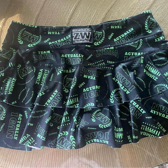 Zumba Fitness Black and Green Activewear - Picture 1 of 3